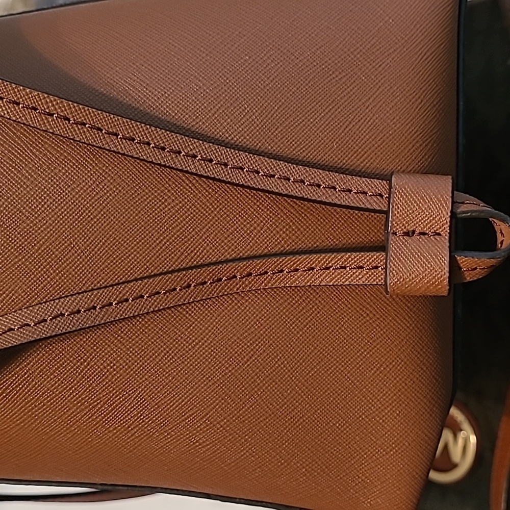 Michael Kors Large Gilly Tote - Picture 4 of 4